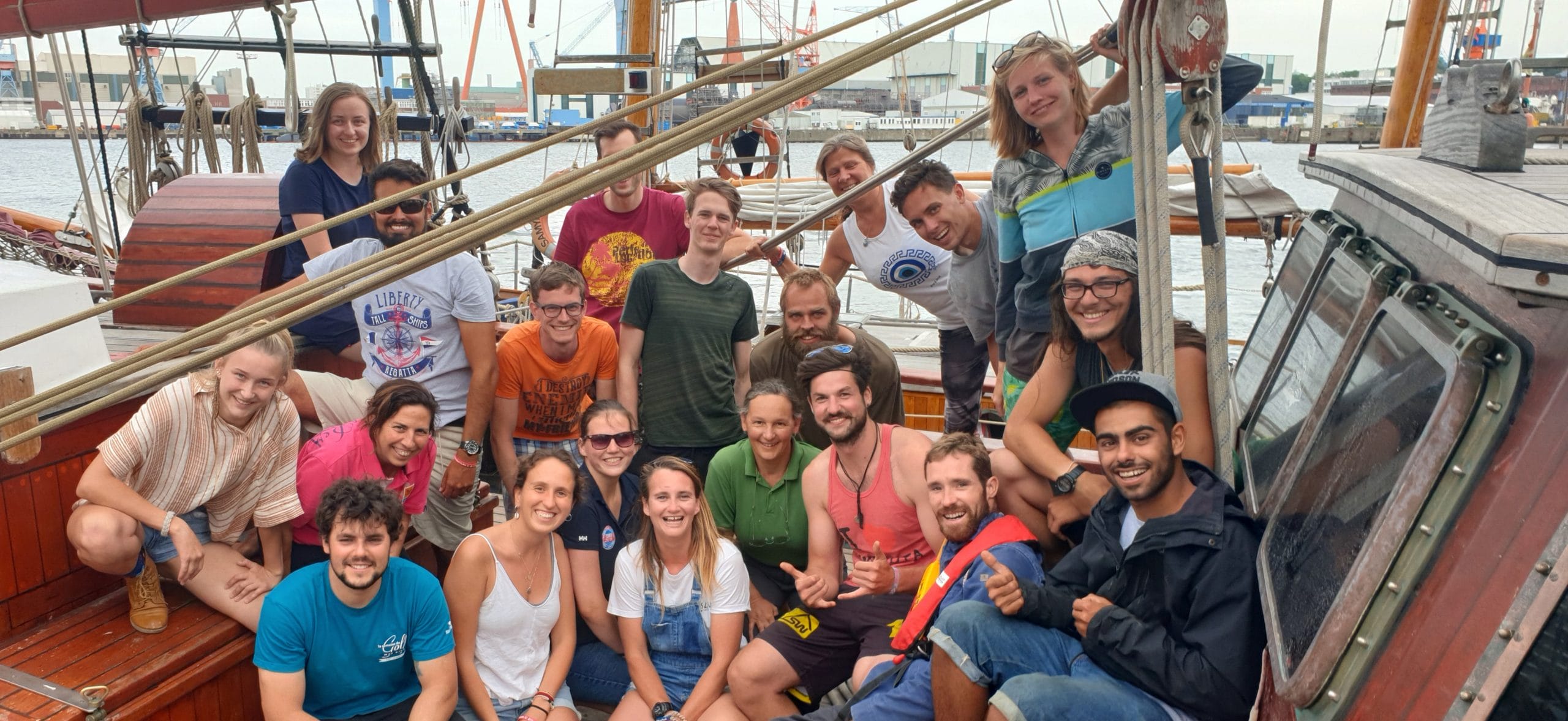 Good group picture 2019 Scheveningen crew and participants all ages old young nationalities