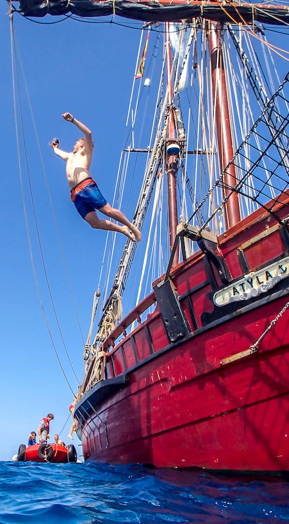 Vela Natación Salto Diversión Entrenamiento de vela Experiencia internacional Tripulación en formación Atyla Ship Foundation Financiación para jóvenes jóvenes