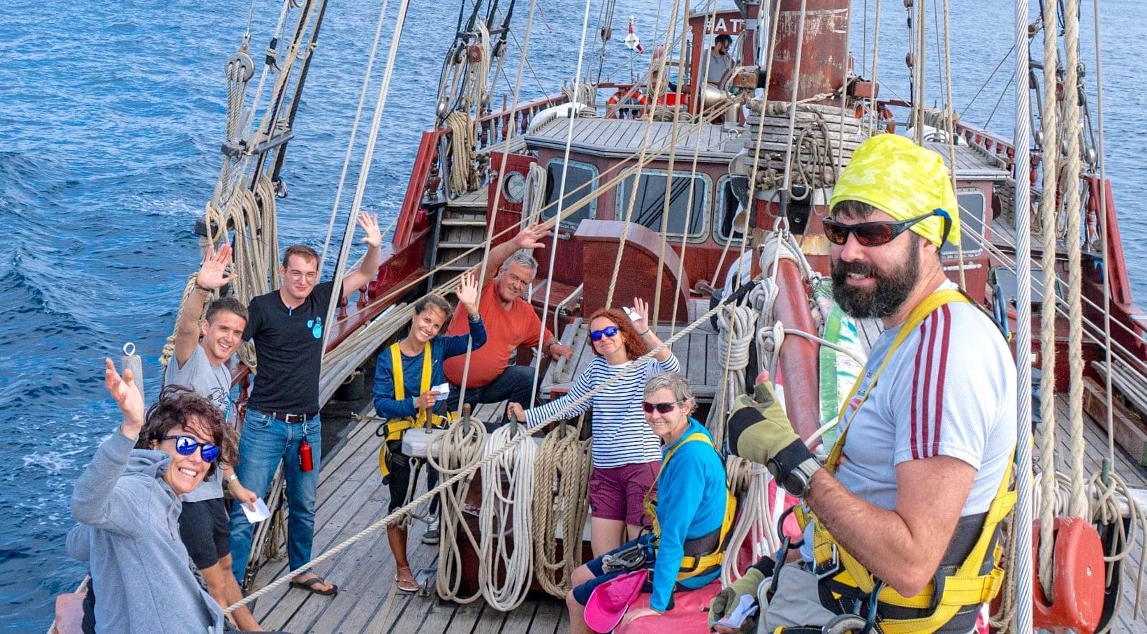 Livro de imagens de grupo Viagem de um dia de experiência de navegação em Espanha Atyla Ship