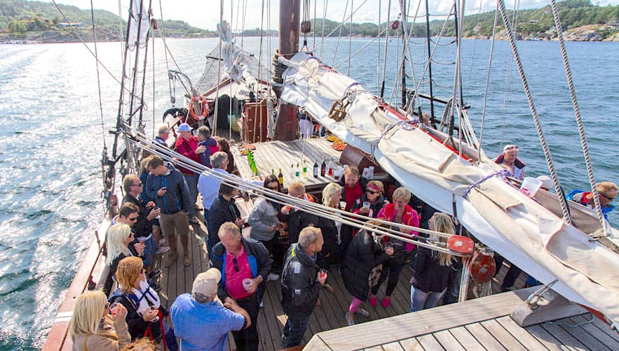 Vier een evenement op een schip boot Europa Spanje Bilbao Frankrijk Uk Atylaship exclusieve evenement locatie
