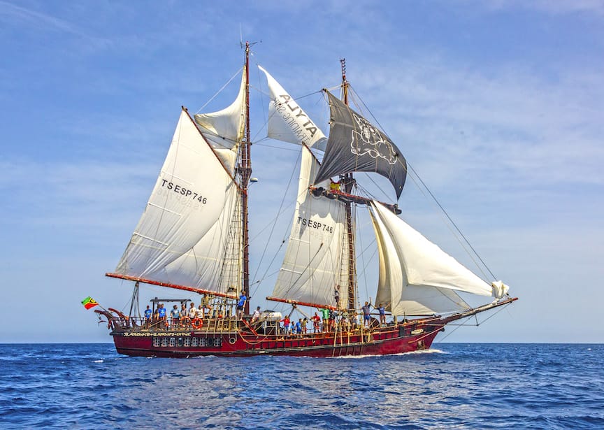 The Ship And Crew, Piratas Do Amor-en lankidetza, Community Living, Atyla Ship Foundation Copia 2