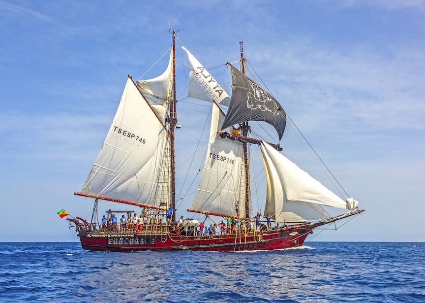 Le navire et l'équipage, collaboration de Piratas Do Amor, Community Living, Atyla Ship Foundation Copia 2 Le navire et l'équipage, collaboration de Piratas Do Amor, Community Living, Atyla Ship Foundation Copia 2